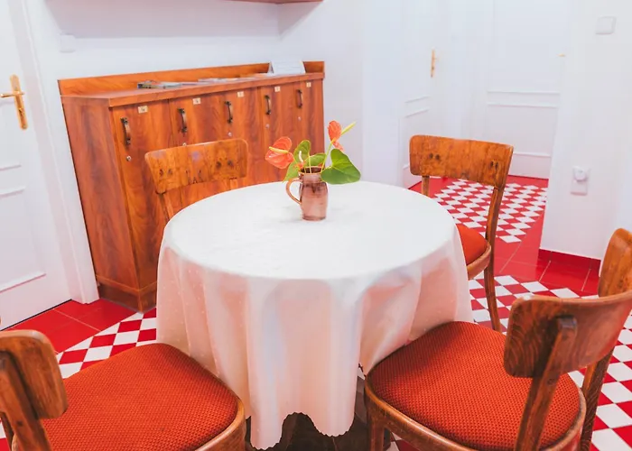 Gasthuis Kavarna A Reichl Králíky